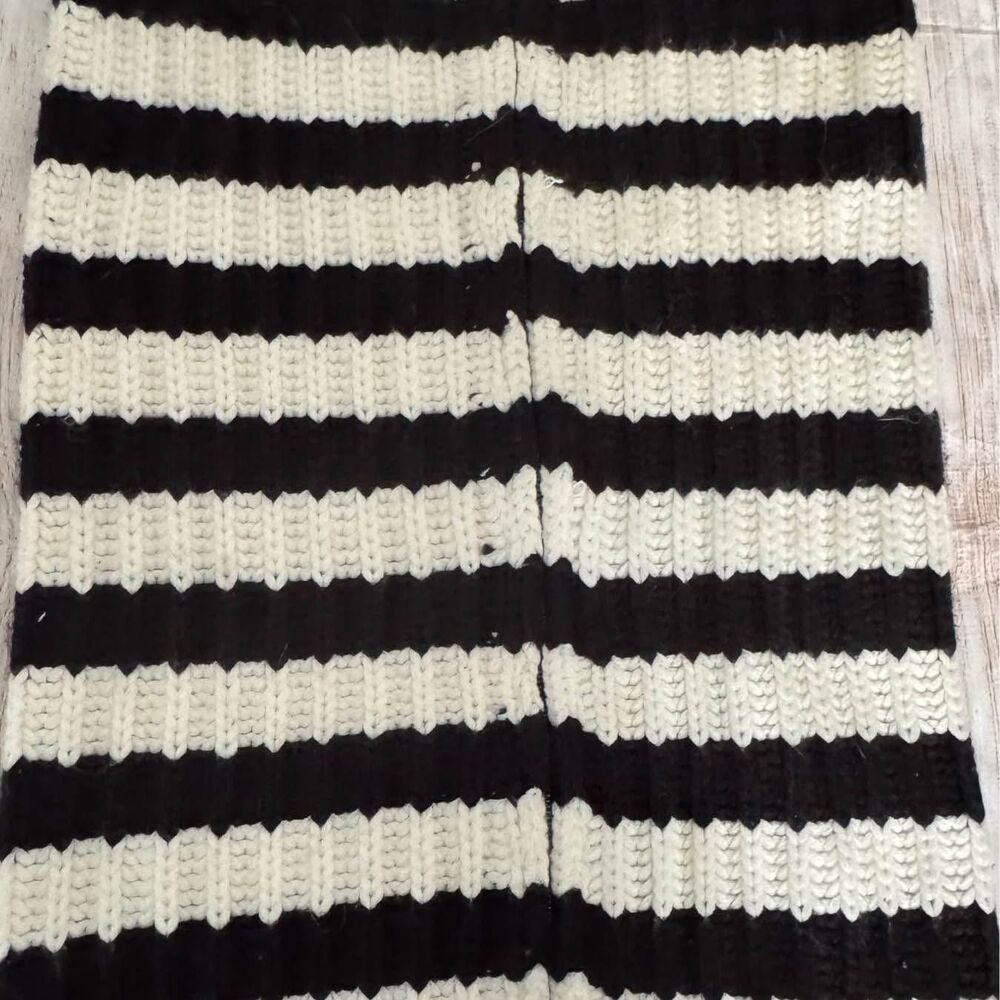 BCBG Chunky Knit Skirt SZ M/L NWOT T3